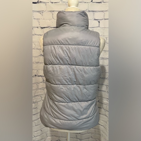 Old Navy gray puffer vest size small - Picture 4 of 6